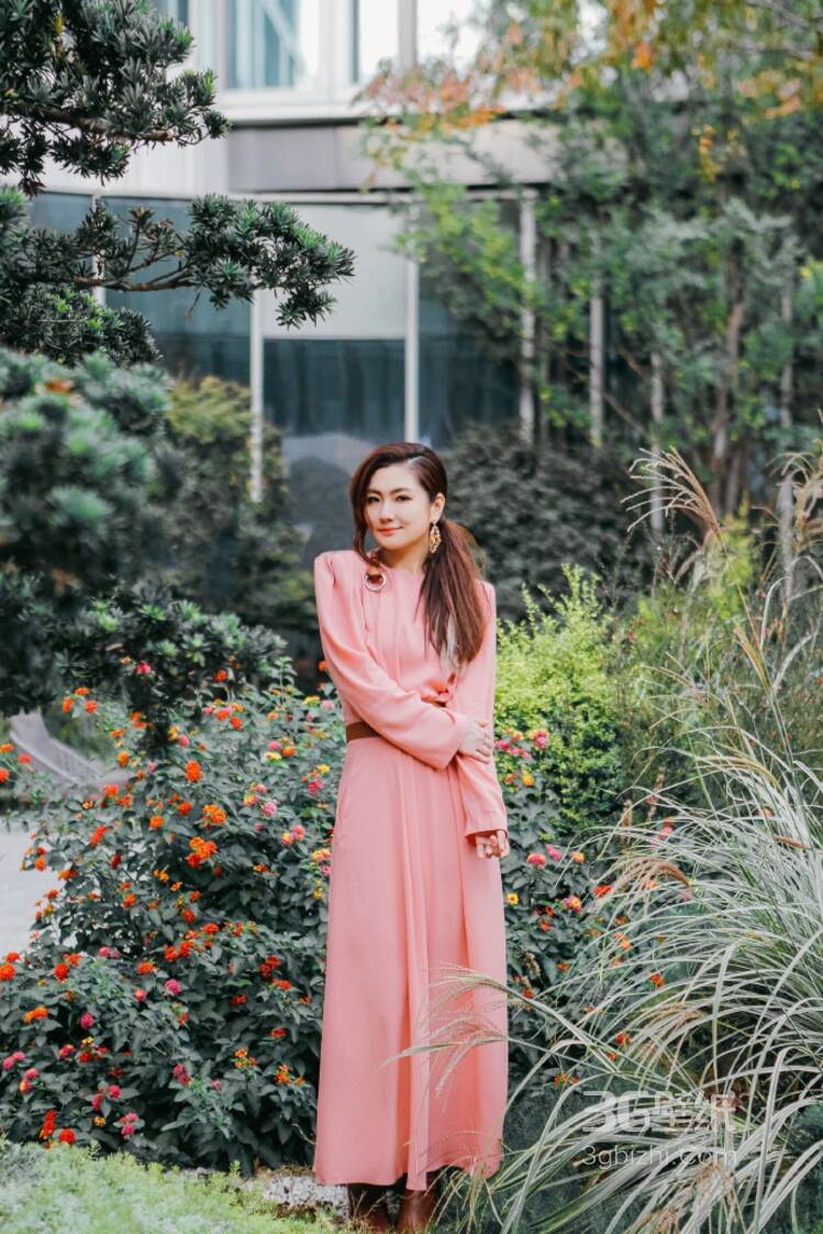 商务旅行戴绿色帽的女老板同行,绿色商旅 智慧形象 企业影响力-2