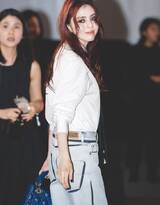 美女被 吸乳打扑克,美女与扑克的奇幻冒险-2